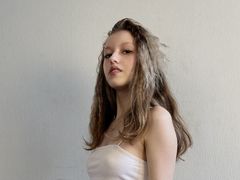 MinaMoure from LiveJasmin