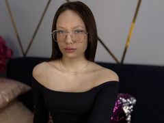 MiraMartinez - female with brown hair webcam at LiveJasmin