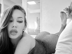 MiraMary - female with brown hair webcam at LiveJasmin