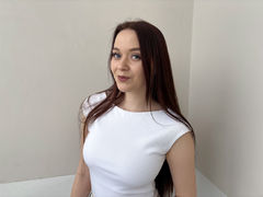 MiraeAvery - female with brown hair webcam at LiveJasmin