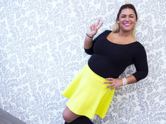 MirandaGreen - female with brown hair and  big tits webcam at LiveJasmin