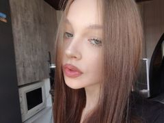 MitsuePersson - female with brown hair webcam at LiveJasmin