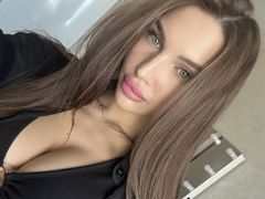 SilverBeese - female with brown hair and  big tits webcam at LiveJasmin