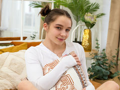 MollyFloyd - female with red hair webcam at LiveJasmin