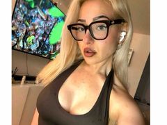 MonaLuxe from LiveJasmin
