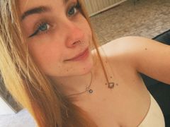 MoonLola from LiveJasmin