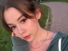 MozelleSchenz - female with brown hair webcam at LiveJasmin