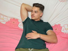 MuscleAndy - male webcam at xLoveCam