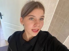 NadineGene from LiveJasmin
