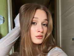 NanaClever - female with brown hair webcam at LiveJasmin