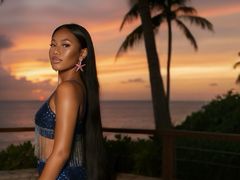 NaomiSilvano - shemale with black hair webcam at LiveJasmin