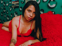 CarolGonzalez - female with black hair webcam at LiveJasmin