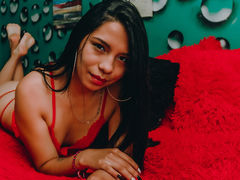 CarolGonzalez - female with black hair webcam at LiveJasmin