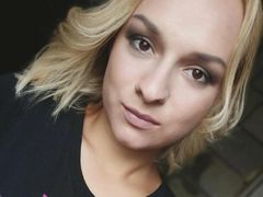 NellieLynn - blond female webcam at ImLive