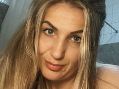 NellyClarckson from LiveJasmin