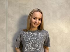 NereidaLaforrest - female with brown hair webcam at LiveJasmin