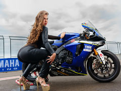 NicoleCesarov - female with brown hair and  big tits webcam at LiveJasmin