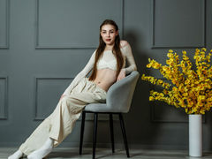 NicoleCombs - female with brown hair webcam at LiveJasmin