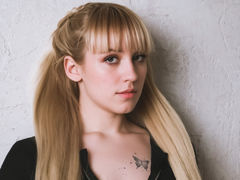 SaintNicole - blond female webcam at ImLive