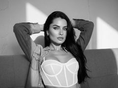 NicoleWillison - female with black hair webcam at LiveJasmin