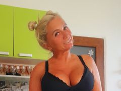 Eugesi - blond female with  big tits webcam at LiveJasmin