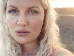 VeronikaHillton - blond female with  big tits webcam at LiveJasmin