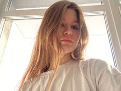 NikolleSpark - blond female webcam at LiveJasmin