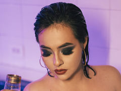 NoaJones - female with brown hair and  big tits webcam at LiveJasmin