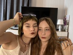 NoreenAndMamie - female with brown hair webcam at LiveJasmin