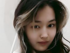 NoreenGladish - female with brown hair webcam at LiveJasmin