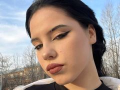 NorineLampi - female with brown hair webcam at LiveJasmin