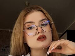 OdelinaChurchey - female with brown hair webcam at LiveJasmin