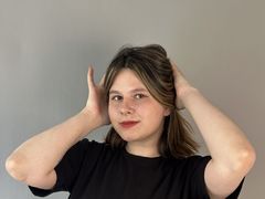 OdelindaHatter - female with brown hair webcam at LiveJasmin