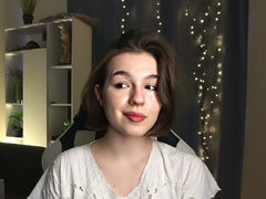 OdetteHargus - female with brown hair webcam at LiveJasmin