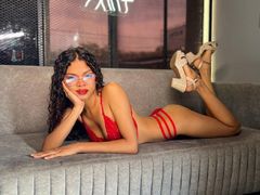 OlesiaRichard - female with black hair webcam at LiveJasmin