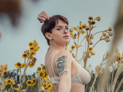 OliiviaJune from LiveJasmin