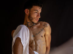 OliverMira - male webcam at LiveJasmin