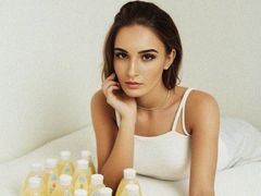 OliviaHardie - female with brown hair and  big tits webcam at LiveJasmin