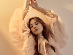 OliviaLynn - female with brown hair webcam at LiveJasmin