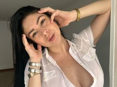 InnaDivine - female with black hair and  big tits webcam at LiveJasmin