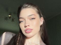 OmellaTomson from LiveJasmin