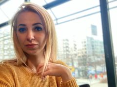 PamelaHoney - blond female webcam at xLoveCam