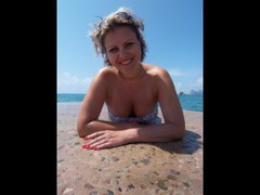 ParadisApples - female with brown hair webcam at LiveJasmin
