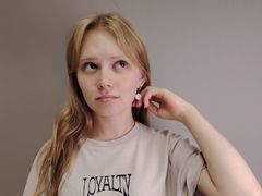 PatriceGoldware - female with brown hair webcam at LiveJasmin