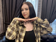 PaulaRavens - female with black hair webcam at LiveJasmin