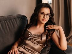 PaulineHeaven - female with brown hair webcam at LiveJasmin