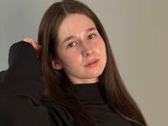 PeaceGladman - female with brown hair webcam at LiveJasmin