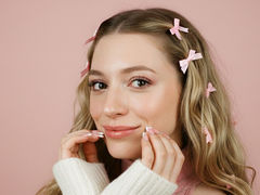 MiaTran - blond female webcam at LiveJasmin