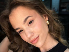 PearlyLominack - female with brown hair webcam at LiveJasmin