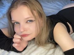 PetrinaKoehl - blond female webcam at LiveJasmin